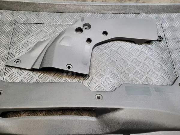 OEM 53795-30060 Cubrecinturón delantero superior Lexus GS image 4