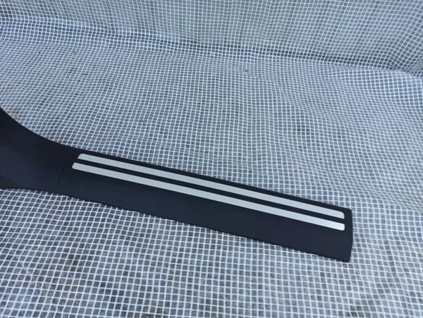 Audi A8 S8 D3 OEM 4E1864614E Höger fram tröskelskydd image 3