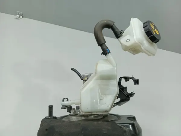 Mazda CX-3 Jarruvahvistinpumppu OEM DB2T43800 image 3