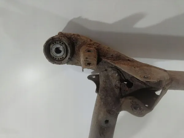 AUDI A6 C6 3.2 Combi Supporto Posteriore Sospensione 4F0505235AJ image 2