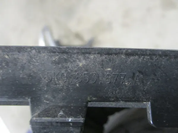 Griglia anteriore VW Golf VI 5K0853677A image 5