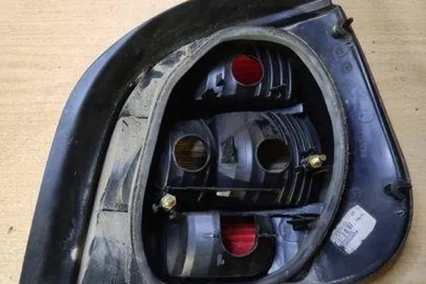 Luz trasera izquierda RENAULT SCÉNIC I 7700428054 image 2