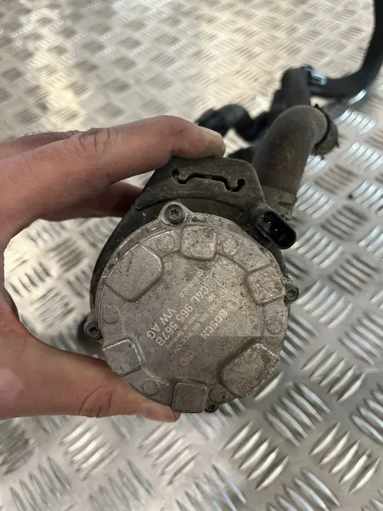 Vesipumppuletku CUPRA LEON IV 2021 OEM 04L965567B image 2
