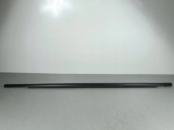 Subaru Forester Heckscheibenleiste OEM FOB54751 image 2