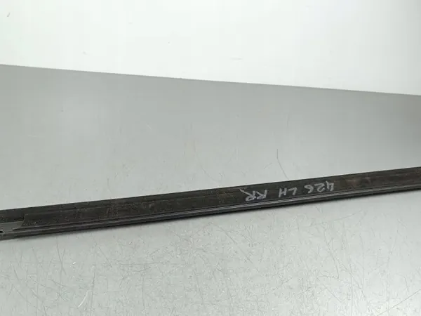 Subaru Forester Heckscheibenleiste OEM FOB54751 image 7