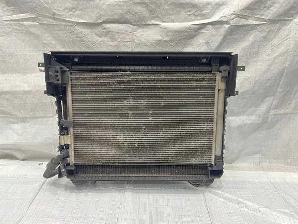 Radiateur Jaguar F-Pace 3.0B - Pièce OEM d'Occasion image 2