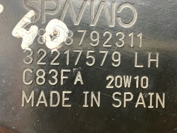 Volvo XC40 Escudo de disco de freno delantero OEM 32217579 image 6