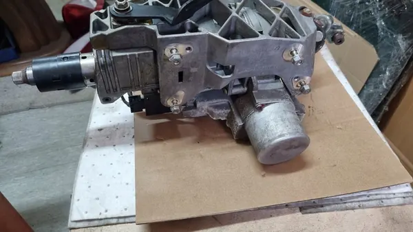 Bomba de direção assistida Renault Megane II 1.5DCI image 7