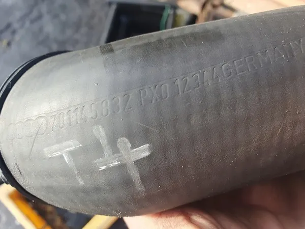 Tubería de intercooler VW Transporter T4 2.5 TDI 98 OEM image 3