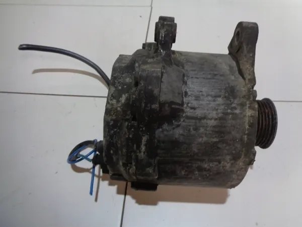 AUDI A8 D3 4.2 FSI Vaihtovirtageneraattori 077903015Q image 2