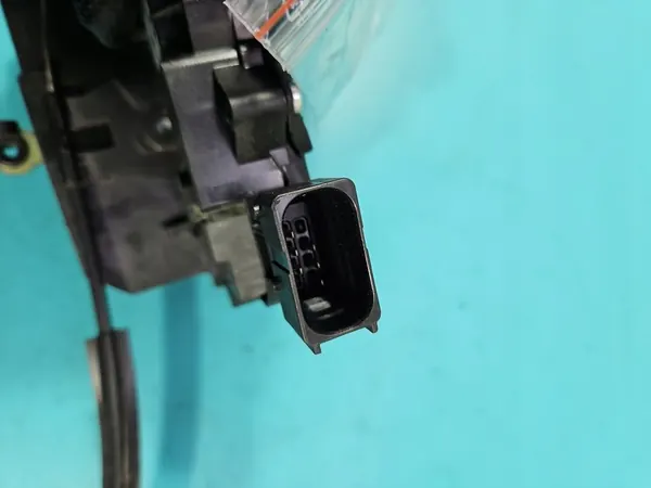 Linke Vorderverriegelung 1393821080 Fiat Ducato IV 6Pin image 5