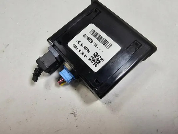 Porta USB/Aux Renault OEM 280237081R - Usado image 3