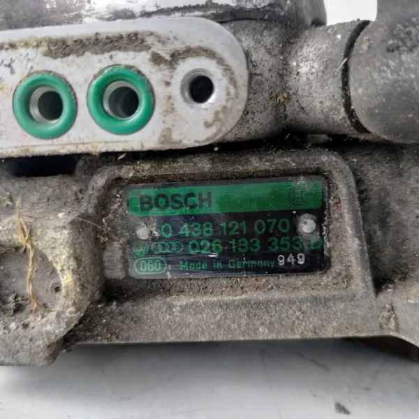 Audi 80 B3 2.0 Polttoainejakaja OEM 026133353D image 10