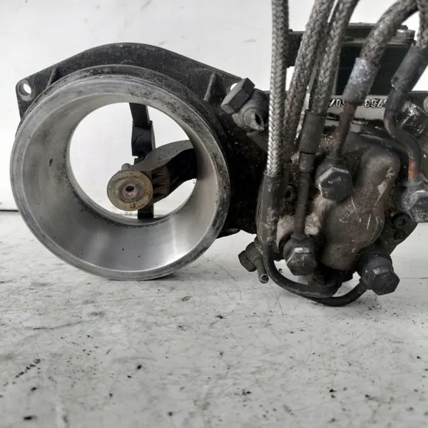 Audi 80 B3 2.0 Polttoainejakaja OEM 026133353D image 4