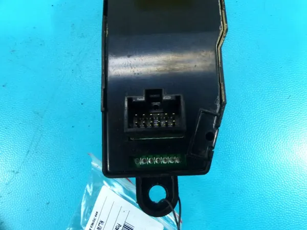 Raam Schakelaar Hyundai H1 OE 93570-4A000 image 6