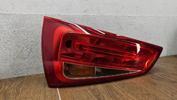Audi A1 Luz Trasera Izquierda 8X0945093D image 3