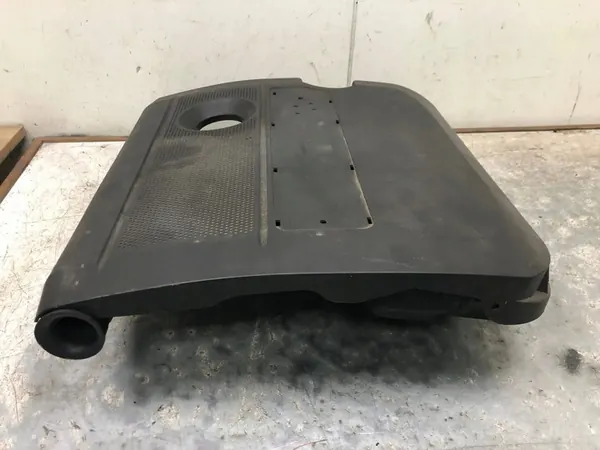 Moottorin suojus VW Golf IV image 2