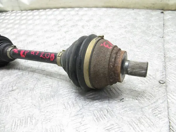 AUDI Q3 2.0 TFSI Vänster Framdrev 5N0407761N image 2