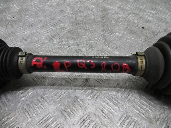 AUDI Q3 2.0 TFSI Vänster Framdrev 5N0407761N image 6