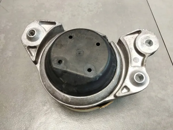 Mercedes-Benz GLC X253 Engine Mount A2532400900 image 2