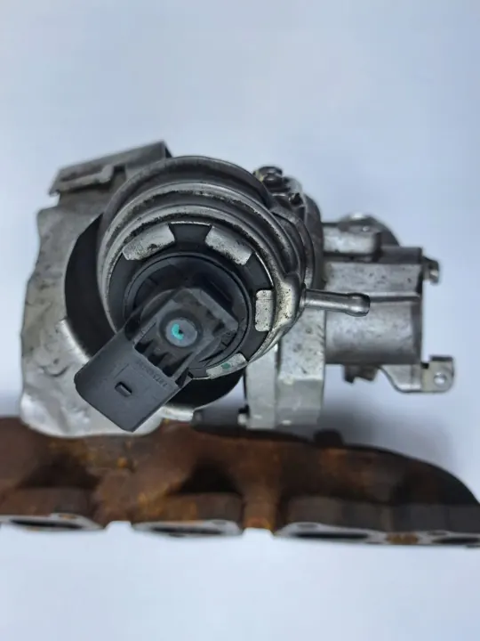 Turboahdin OEM 04L253010H VW Skoda Audi 2.0 TDI image 3