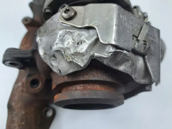 Turboahdin OEM 04L253010H VW Skoda Audi 2.0 TDI image 8