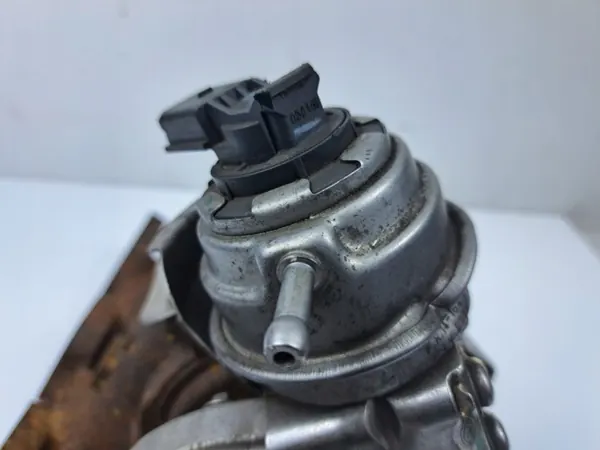 Turboahdin OEM 04L253010H VW Skoda Audi 2.0 TDI image 9