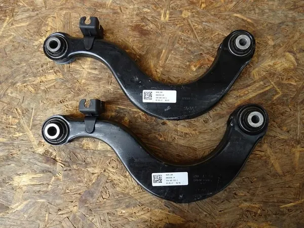 AUDI Q3 8U A3 8V Braccio di Sospensione Posteriore Destro Sinistro 5Q0505351B image 2