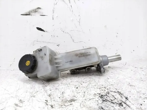 Mazda Bromscylinder OEM B45A43550 - Begagnad image 2