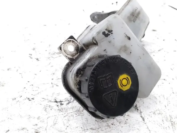 Mazda Bromscylinder OEM B45A43550 - Begagnad image 4