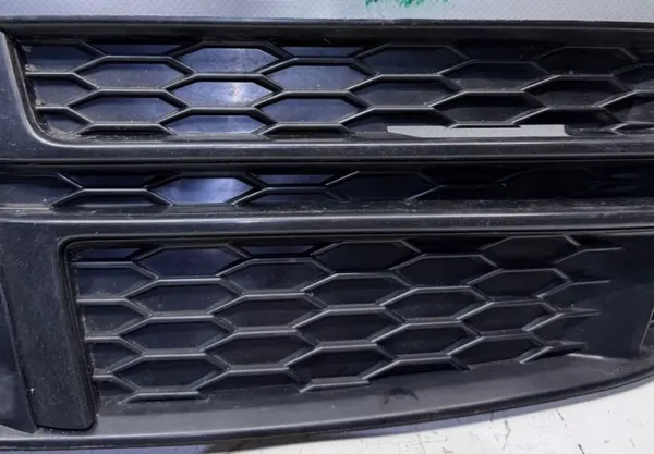 Audi A4 B9 S-Line linke Frontstoßstangengitter 8W0807681F image 3