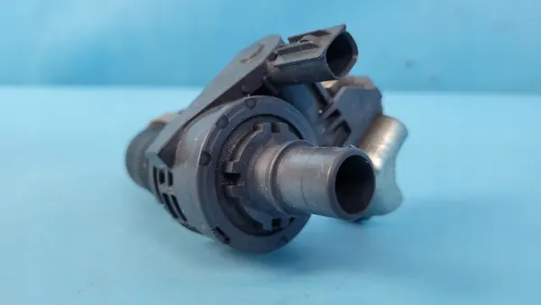 Pompe de circulation d'eau Toyota RAV4 V OEM 9K09B-A0875 image 8