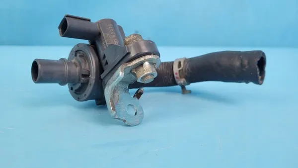 Pompe de circulation d'eau Toyota RAV4 V OEM 9K09B-A0875 image 9
