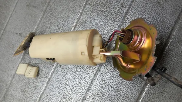 Brandstofpomp Daewoo Lanos T150 1.3B OEM 96350588 image 2