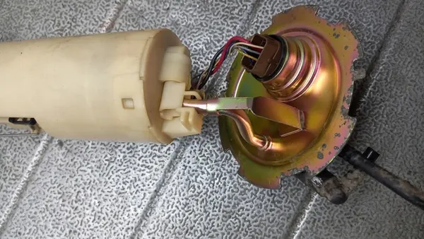 Brandstofpomp Daewoo Lanos T150 1.3B OEM 96350588 image 3