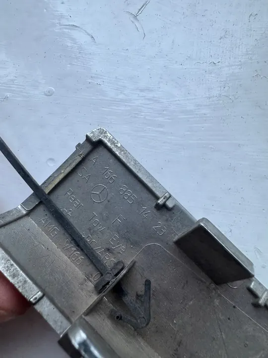 Tapón de parachoques trasero Mercedes W166 AMG A1668851423 image 4