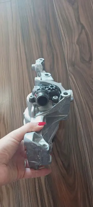 Pompe à eau BMW X1 OEM 8631940 - État utilisé image 5