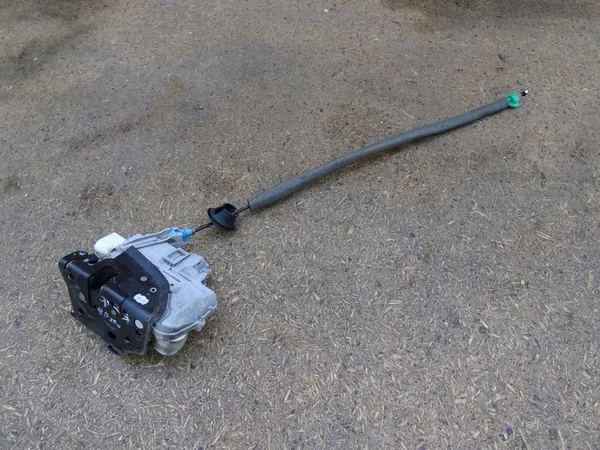 AUDI TT 8J Q3 8U Höger Framdörrslås 9 Pin OEM 8J2837016A image 3