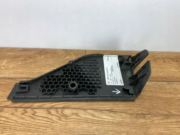 Kattojohdon korkki oikea OEM LJ6B-S42946-BGW Ford Escape image 4