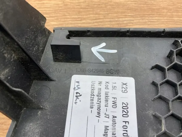 Kattojohdon korkki oikea OEM LJ6B-S42946-BGW Ford Escape image 7