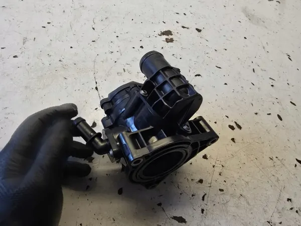 Opel Astra K Thermostaat OEM 55516904 1.5 Diesel image 3