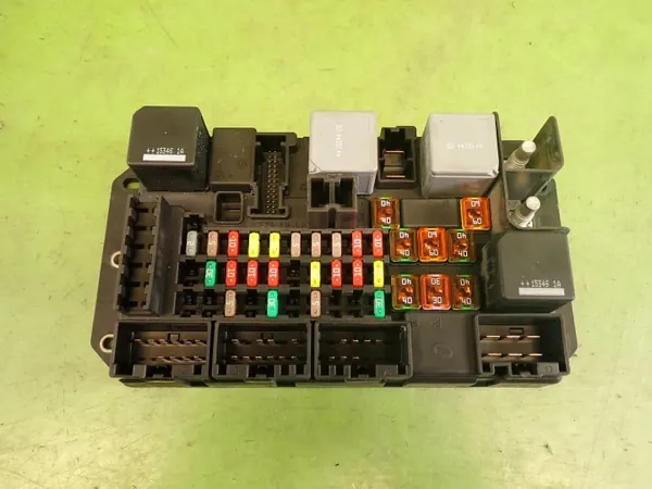 Boîte à fusibles OEM GW93-14N030-AC Jaguar XJL image 2