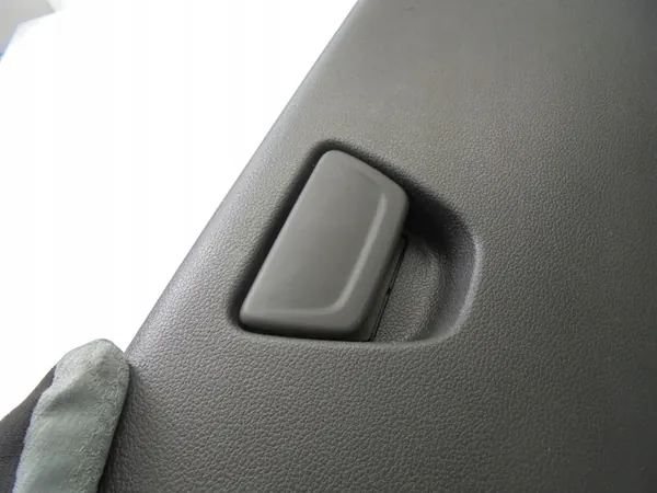 Boîte à gants passager OEM AM51-R06044-C3W Ford Kuga MK2 image 3