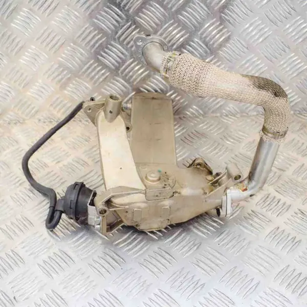EGR Pakokaasujäähdytin Porsche Cayenne (92A) 2014 OEM 057131515H image 2