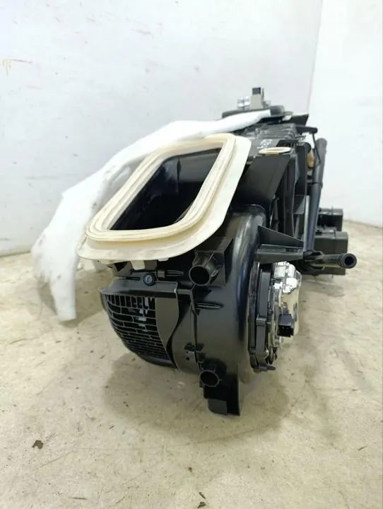 Mercedes-Benz Blästerhus OEM A2968304700 Begagnad image 5