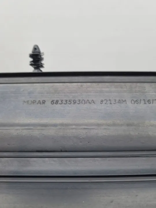 Jeep Gladiatorin koriosat OEM 68335930AA - Käytetty image 3