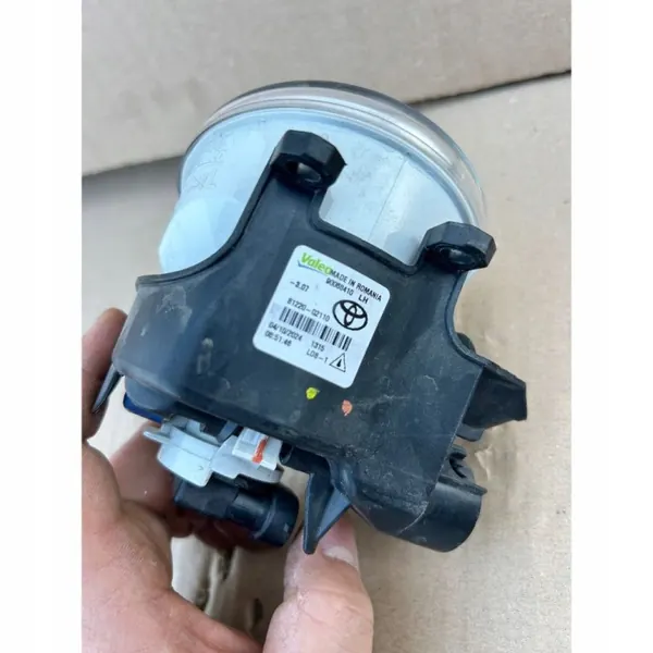 Toyota Avensis T270 2015 Vasen etusumuvalo OEM 8122002110 image 4