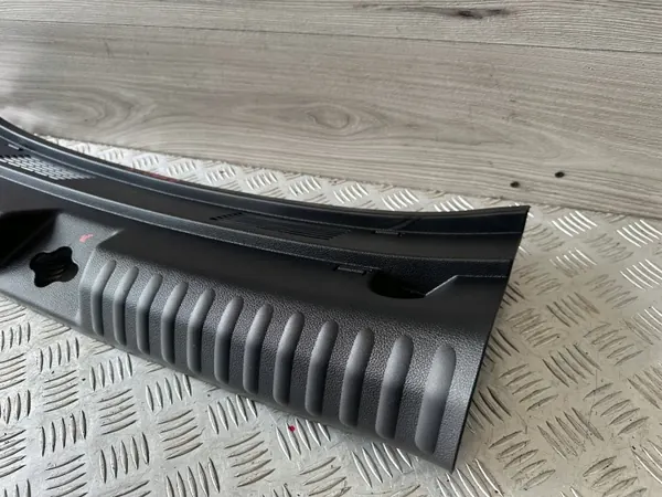 Capa cinto traseiro Kia OEM 85771-J7700 - Usado image 3