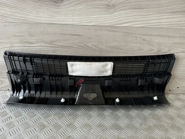 Capa cinto traseiro Kia OEM 85771-J7700 - Usado image 4