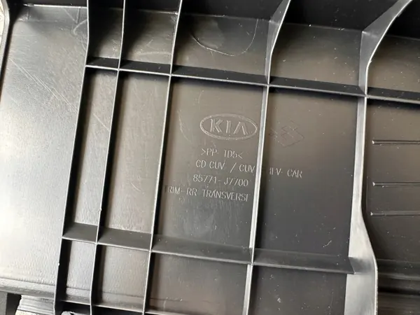 Capa cinto traseiro Kia OEM 85771-J7700 - Usado image 8